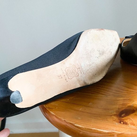 Vintage Manolo Blahnik Black Satin Classic Kitten Heel Heels w Bow Accent 37 - Picture 10 of 11